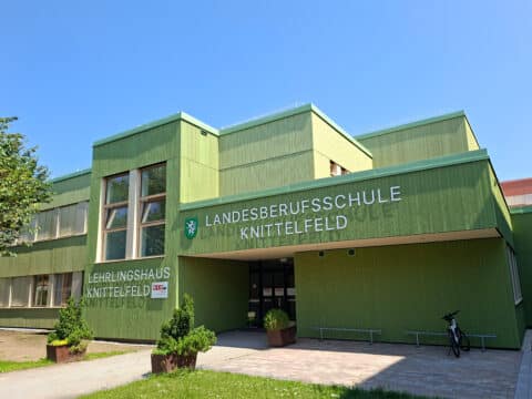 20250807_122325_bearb Landesberufsschule Knittelfeld | Serielle Sanierung durch Strobl Bau - Holzbau